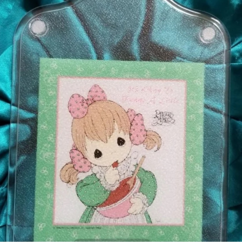 CUTE PRECIOUS MOMENTS PLASTIC CUTTING BOARD